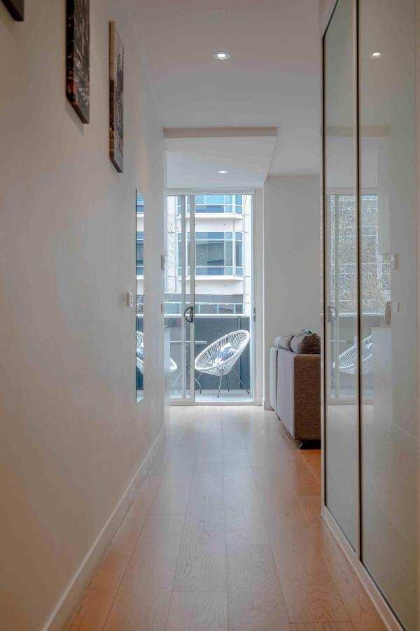 Apartment Absolute Collins Melbourne