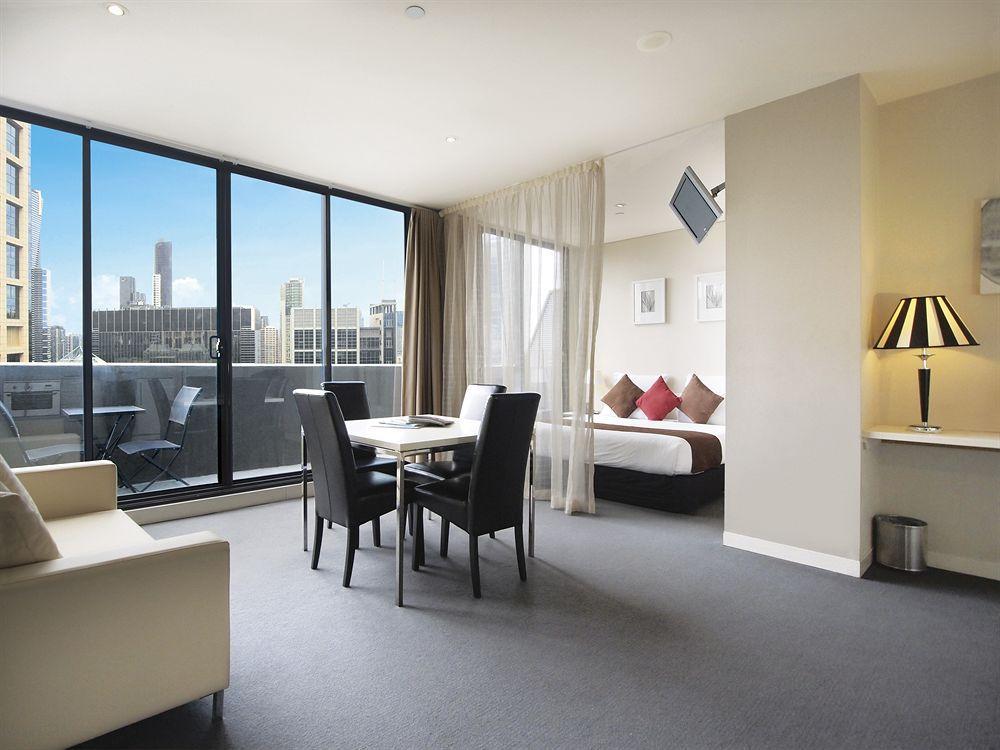 Aparthotel Oaks On Collins 4*