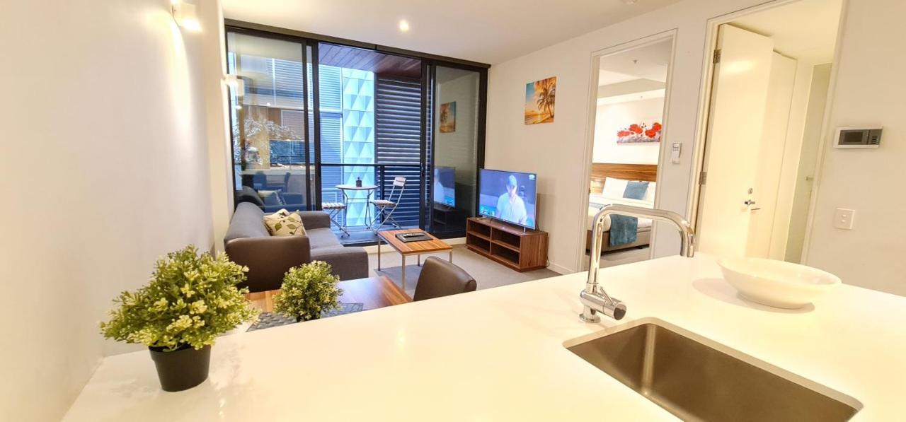 Flinders Street Apartment
