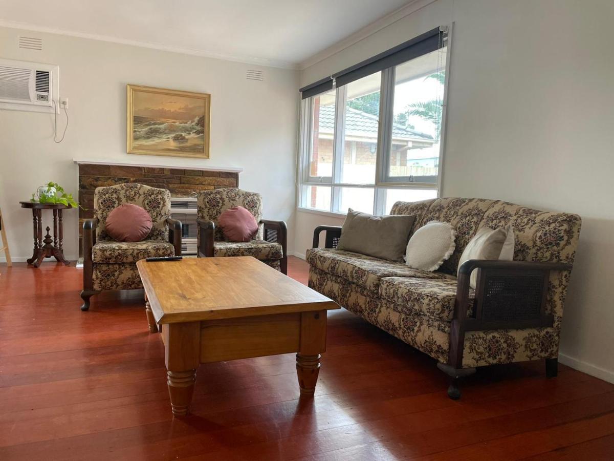 3 Bedroom Family House Close To Airport *