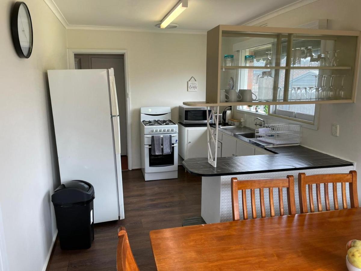 3 Bedroom Family House Close To Airport Melbourne