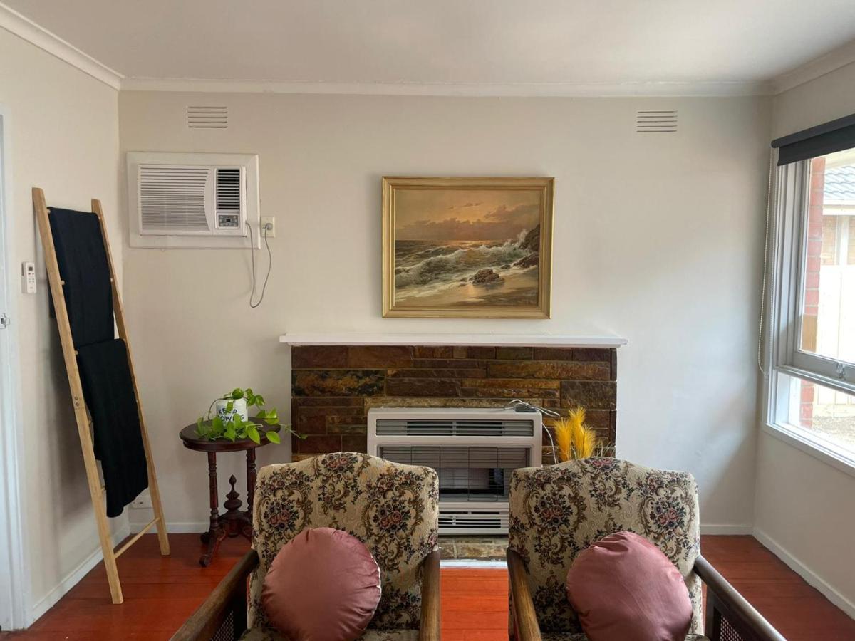 3 Bedroom Family House Close To Airport Casa de férias *