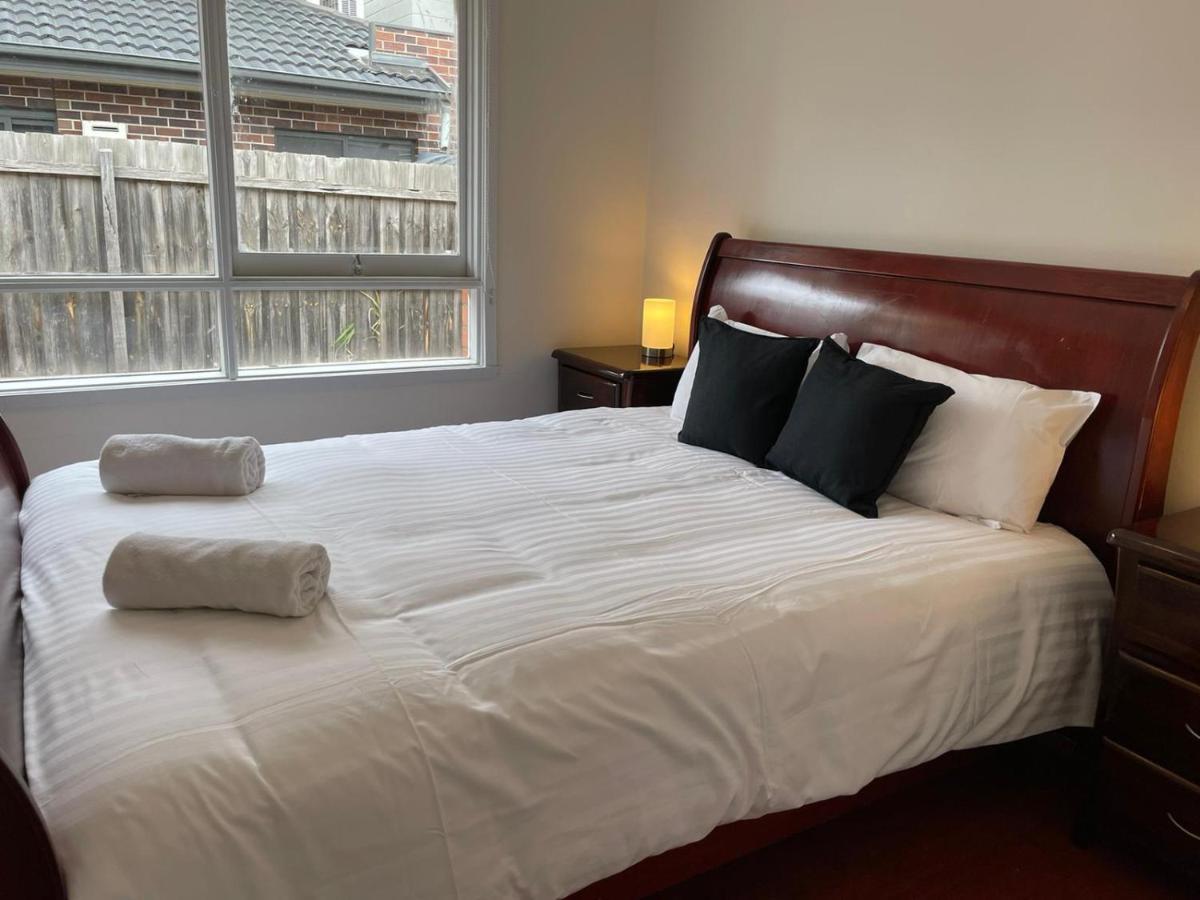 3 Bedroom Family House Close To Airport Melbourne
