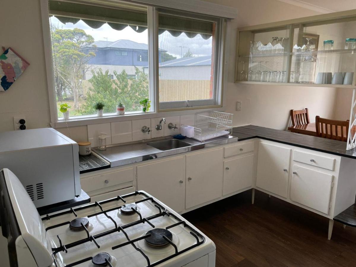 3 Bedroom Family House Close To Airport Casa de férias *