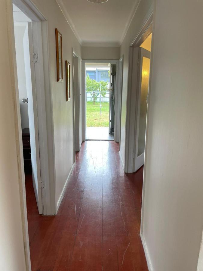 3 Bedroom Family House Close To Airport * Melbourne