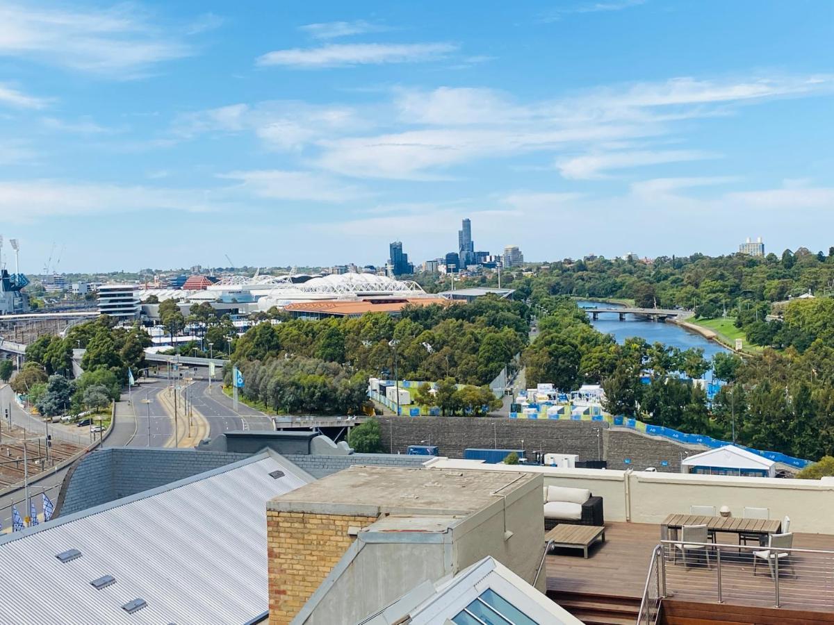 Flinders Street Apartment