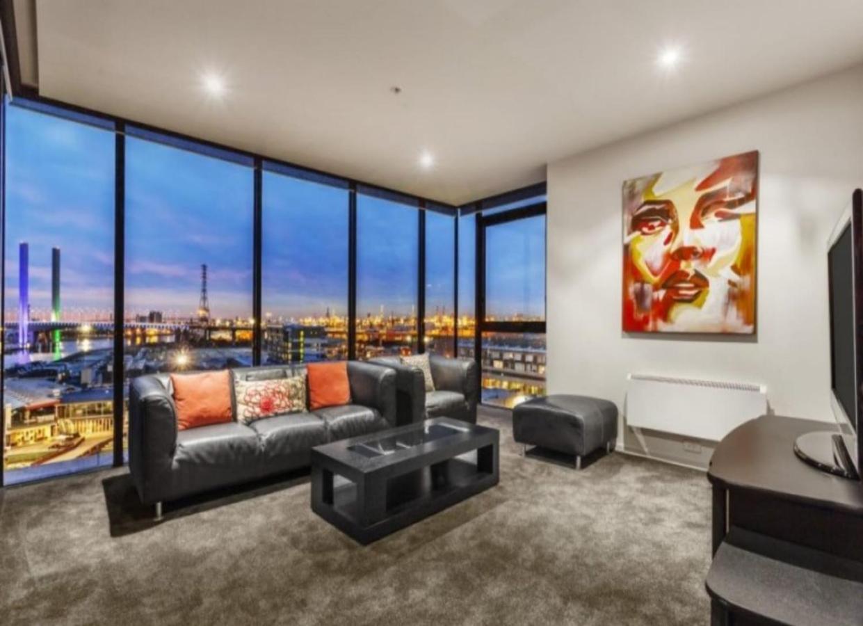 Lovely Waterfront With Swimming Pool And Gym In The Heart Of Docklands Apartamento *