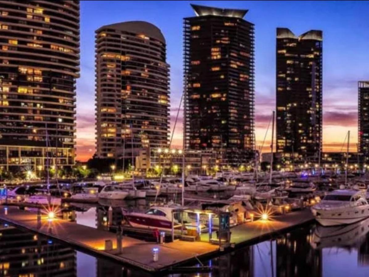 Apartamento Lovely Waterfront With Swimming Pool And Gym In The Heart Of Docklands