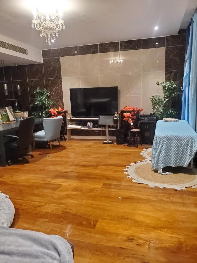 Holiday park Waterfront 3levels House Rent Rent In Whole Or Rent By Jacuzzi Herbal Flower Deep Hot Soaking Bath Sauna Detox Body Treatment Free Melbourne