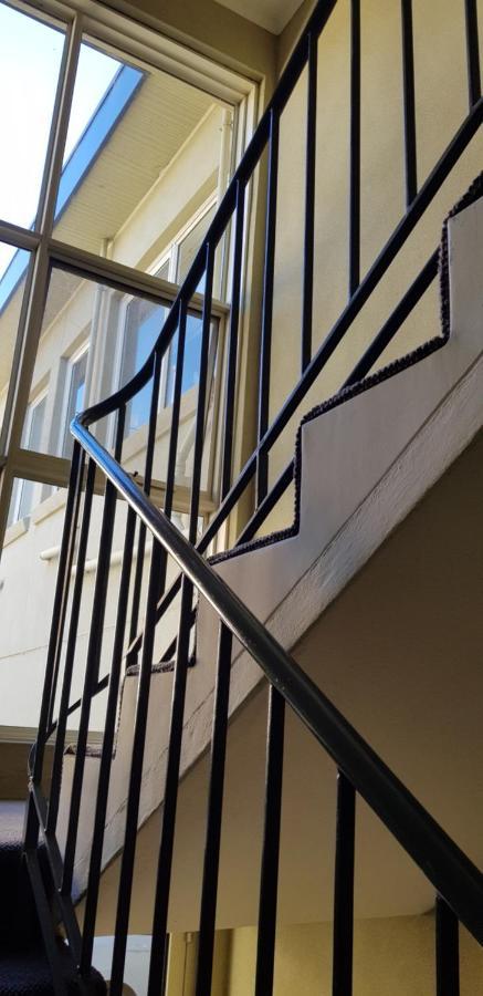142 Hotham Street Apartment *