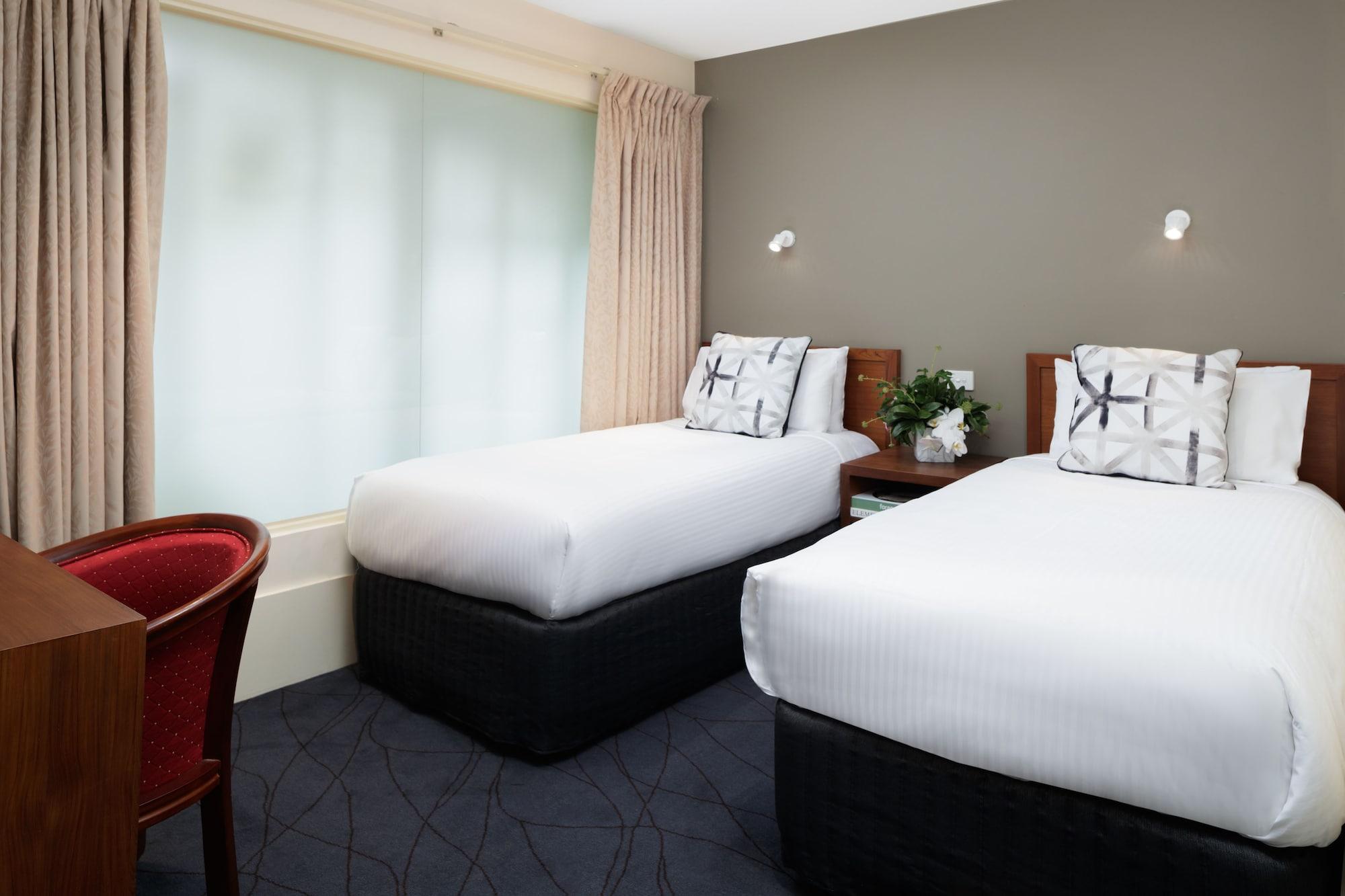 The Victoria 3*