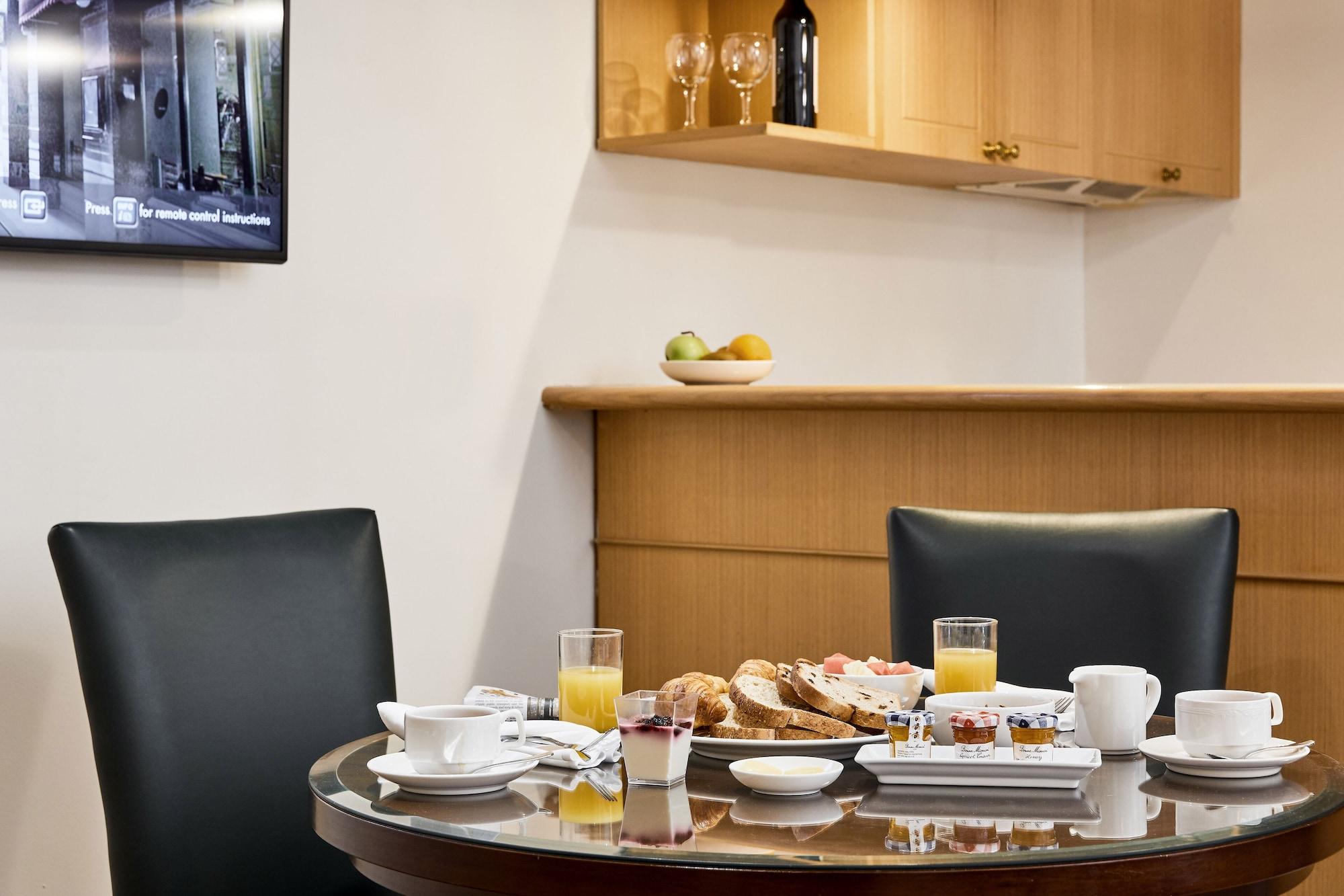 Stamford Plaza Hotel 5*