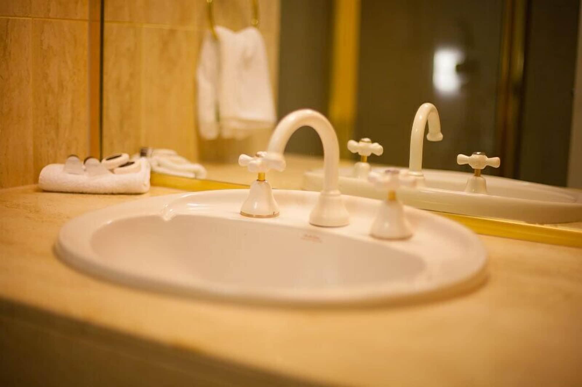 Carlton Lygon - Close To Uni Melbourne