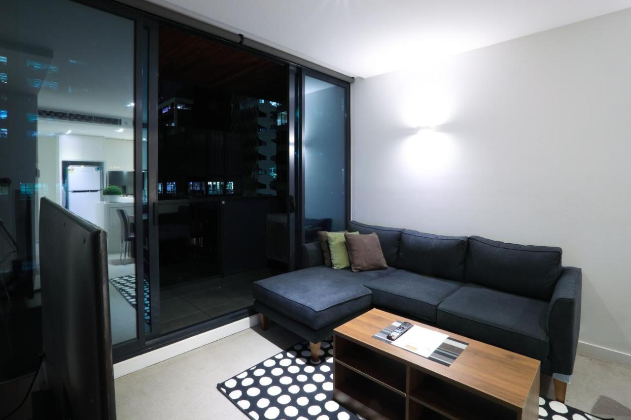 Flinders Street Apartment