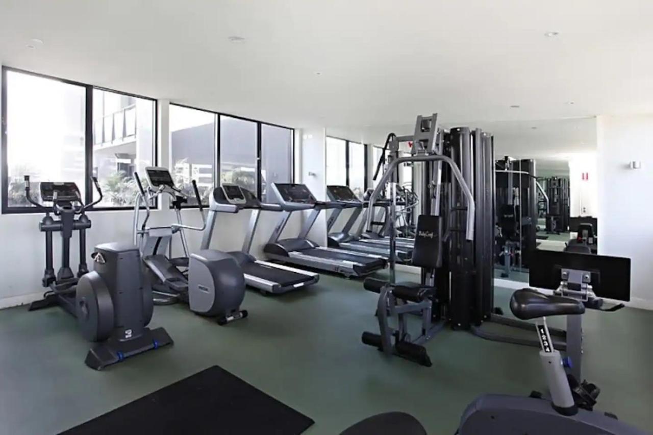 A Cozy & Spacious 2Br Apt Next To Crown With City Views & Free Parking *