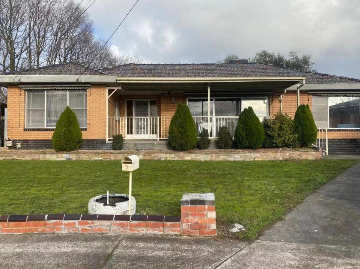 B4 Near Tram Near * Melbourne