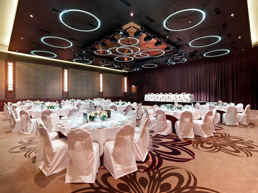Sofitel On Collins 5*
