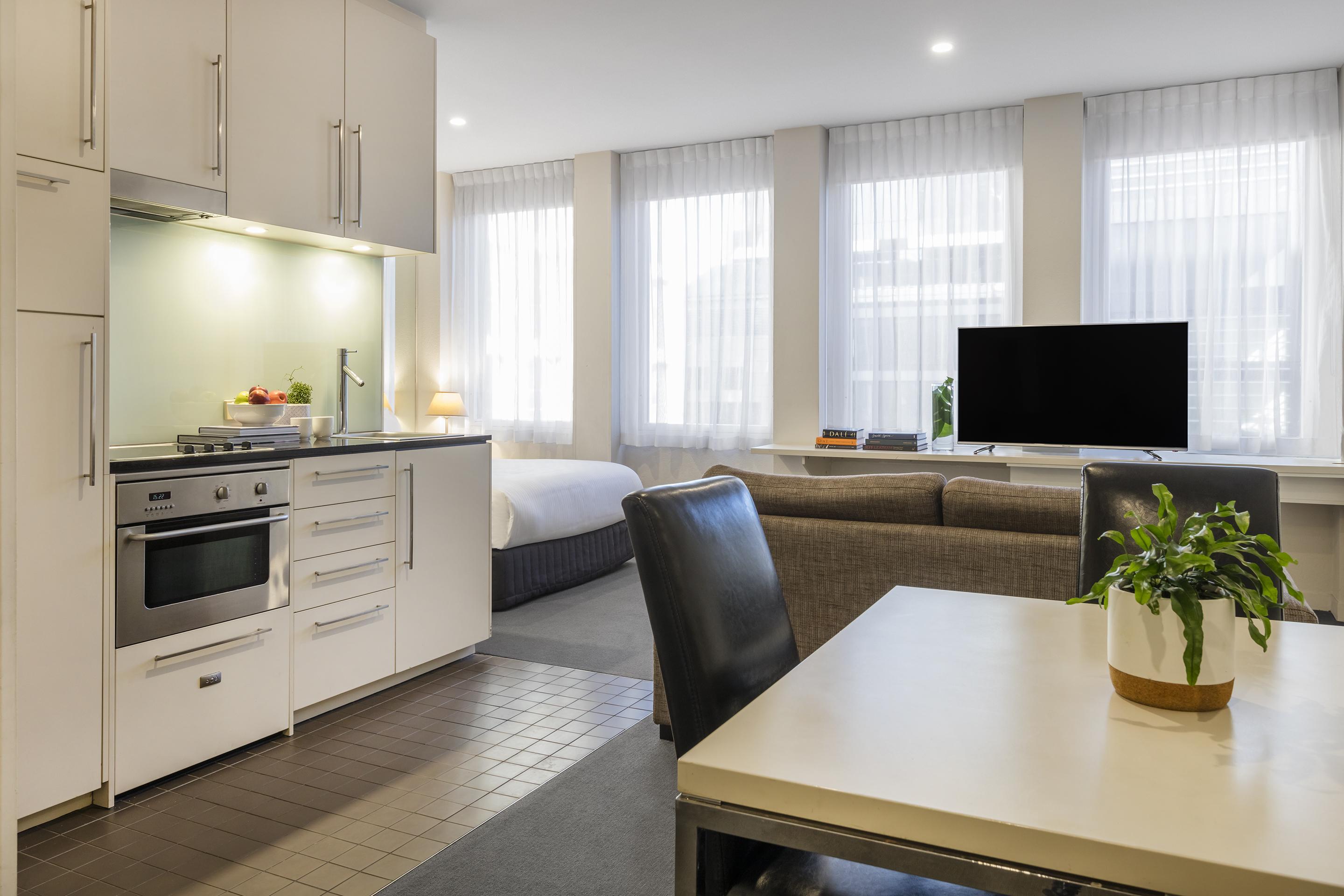 Aparthotel Oaks On Collins 4*