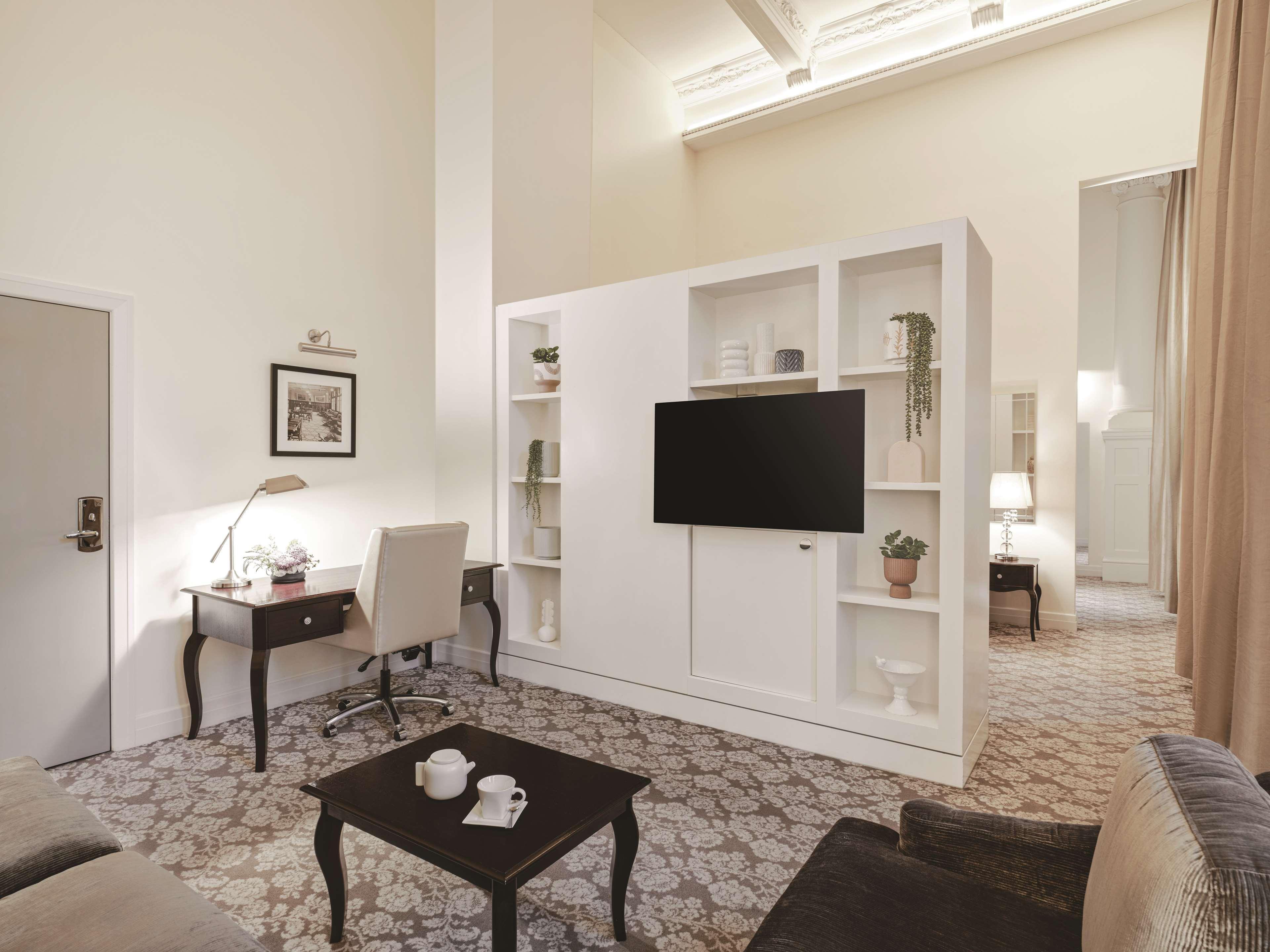 Rendezvous Hotel 4*