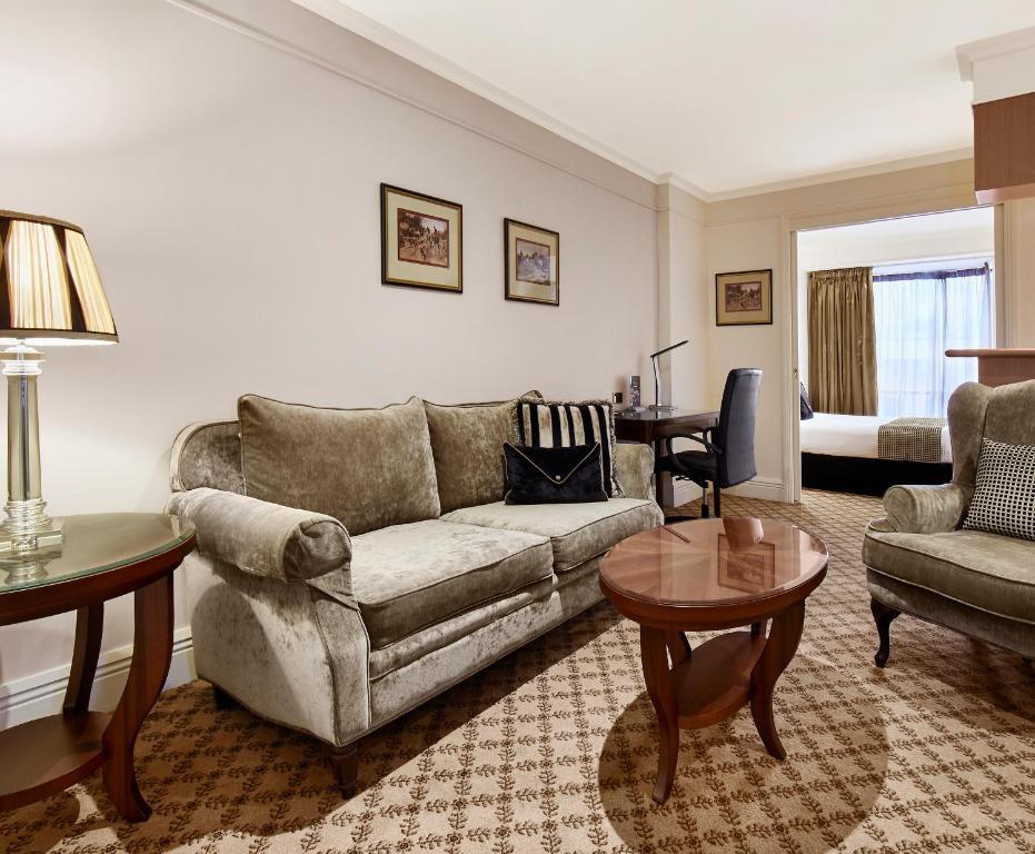 Hotel Stamford Plaza 5*