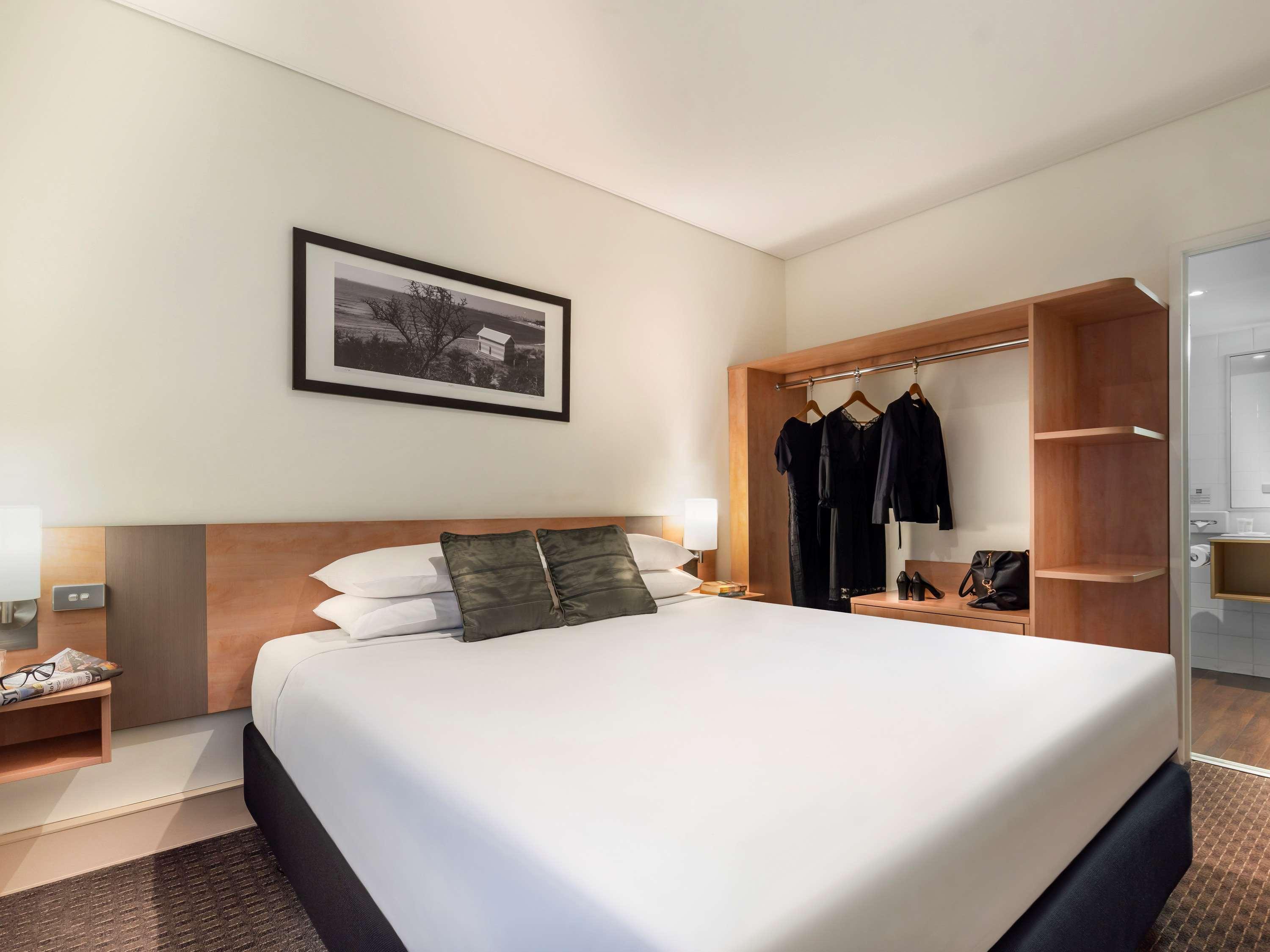 Ibis And Aparthotel 3*
