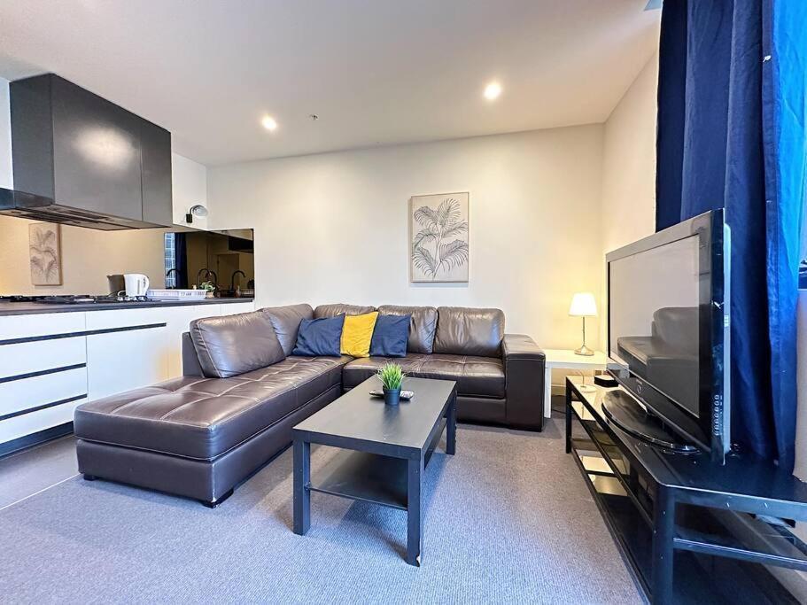 Apartment Cbd One Bedroom Modern Apt Near Chinatown Melbourne