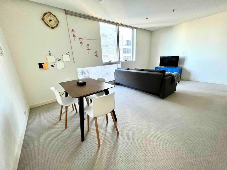 Readyset At Jane Bell Apartment