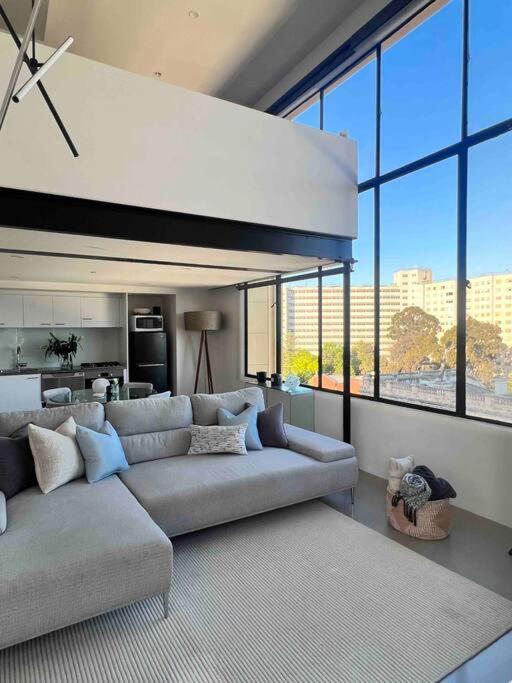 Ultra Chic New York-style Loft - Chapel St Apartment