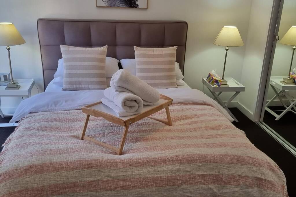 Apartment 17 Floor Waterfront Docklands 2br 2car *