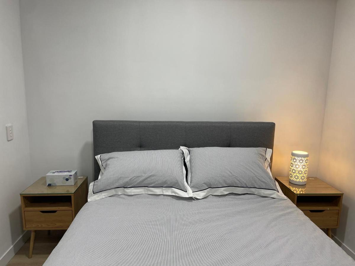 Super Luxury 2 Bedroom Well Furnished With Marvellous Views Convenient Location 1 Free Parking Apartamento