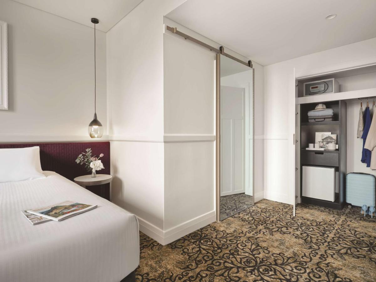 Rendezvous Hotel
