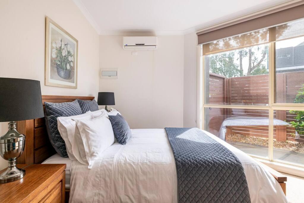 Apartment Design/bright/cosy Townhouse Between Airport &city *