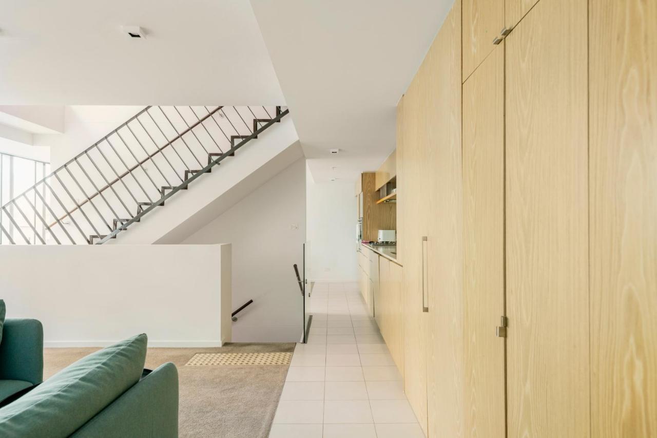 Luxury 3-storey Loft With Free Parking On Premises Apartment