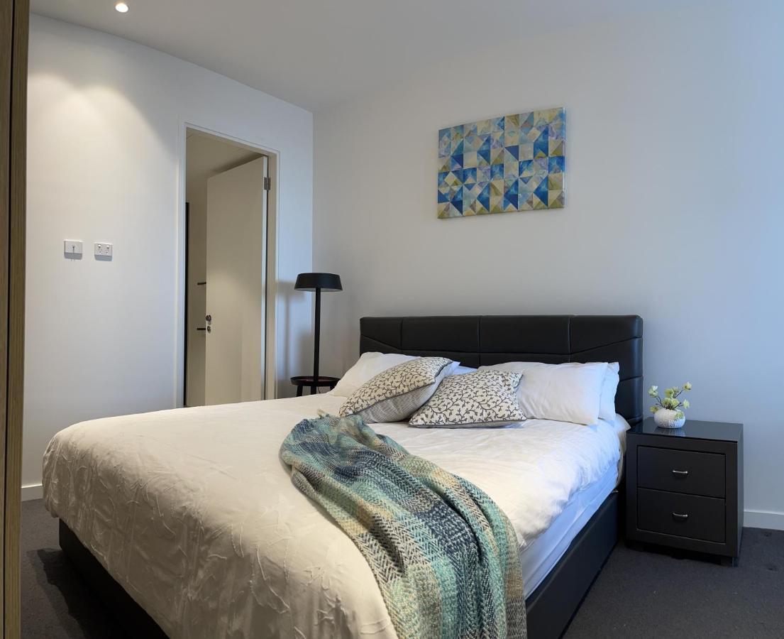 The Fawkner Bay-view Pool/gym Free Parking Apartment