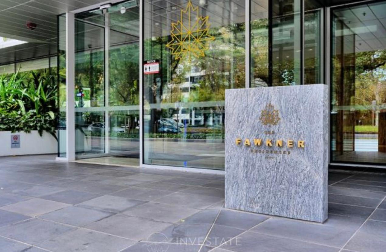 The Fawkner Bay-view Pool/gym Free Parking Apartment *