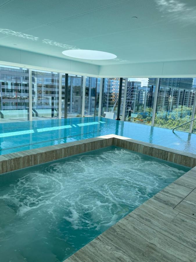 The Fawkner Bay-view Pool/gym Free Parking