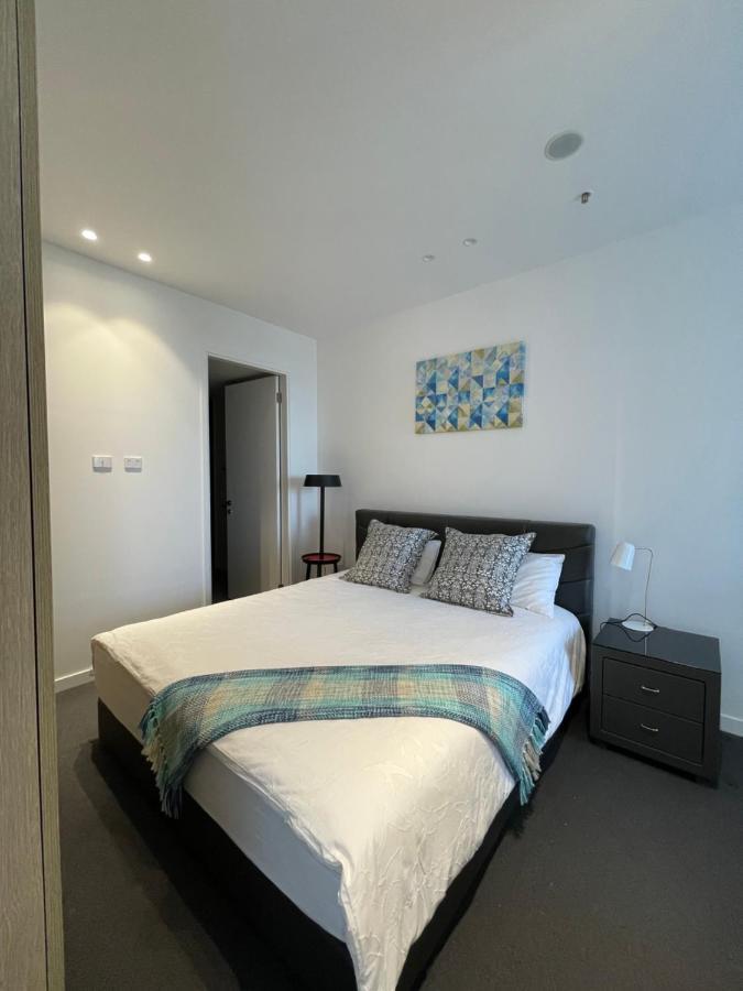 The Fawkner Bay-view Pool/gym Free Parking