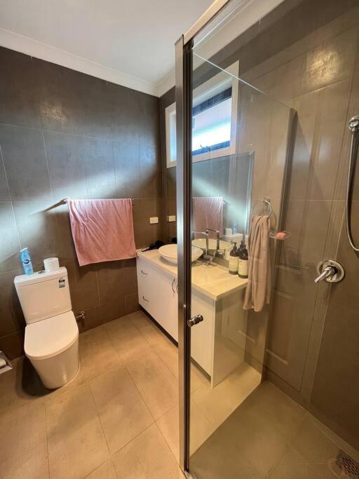 Spacious & Sunny 2br With Garage,11 Min To Airport * Melbourne