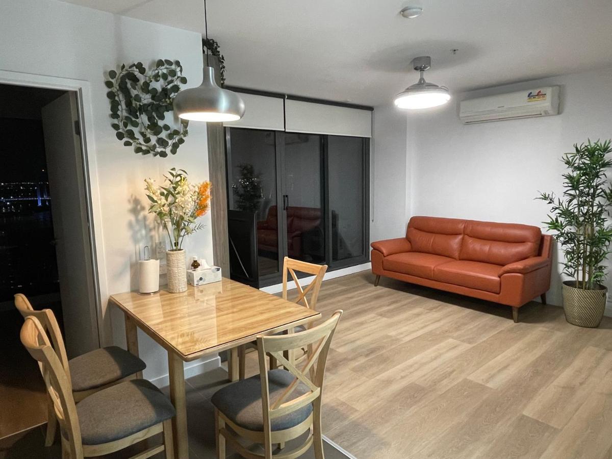 Super Luxury 2 Bedroom Well Furnished With Marvellous Views Convenient Location 1 Free Parking Apartamento