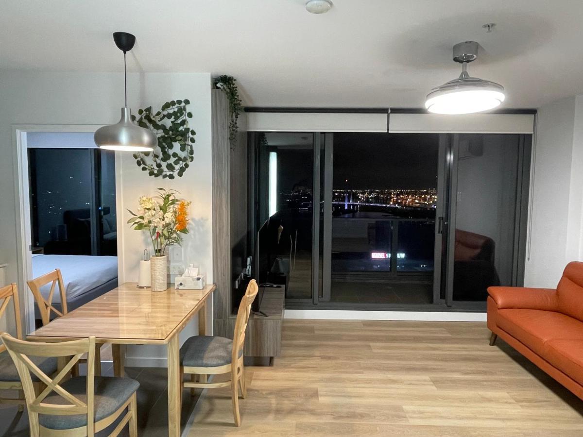 Super Luxury 2 Bedroom Well Furnished With Marvellous Views Convenient Location 1 Free Parking Apartamento Melbourne