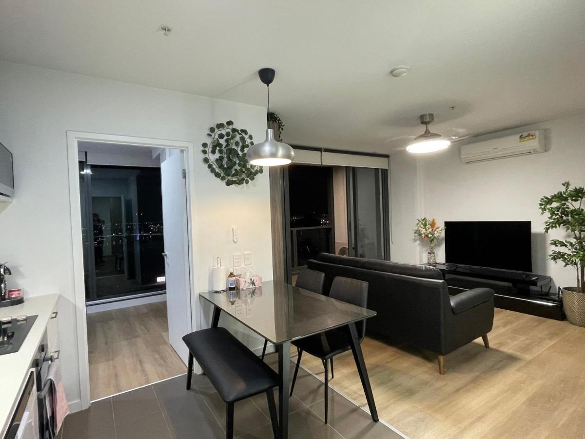 Super Luxury 2 Bedroom Well Furnished With Marvellous Views Convenient Location 1 Free Parking Apartamento Melbourne
