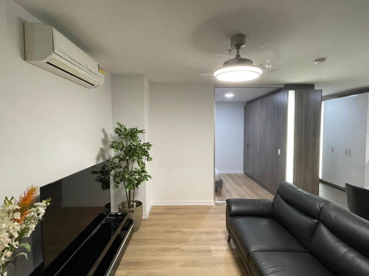 Apartamento Super Luxury 2 Bedroom Well Furnished With Marvellous Views Convenient Location 1 Free Parking Melbourne