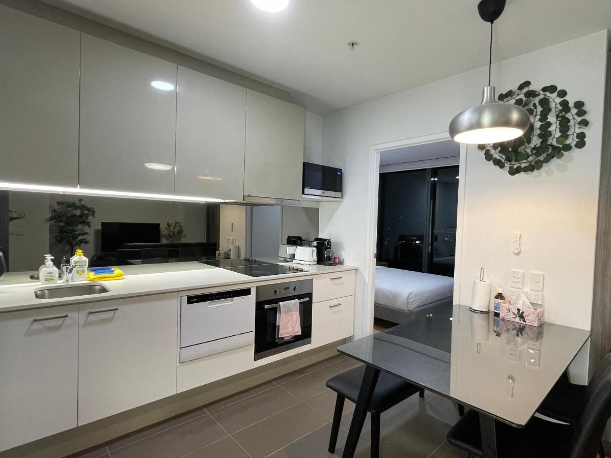 Super Luxury 2 Bedroom Well Furnished With Marvellous Views Convenient Location 1 Free Parking Apartamento *