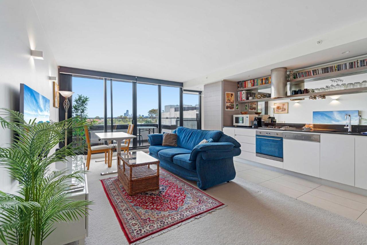 Eclectic 1-bed With Pool And Gym