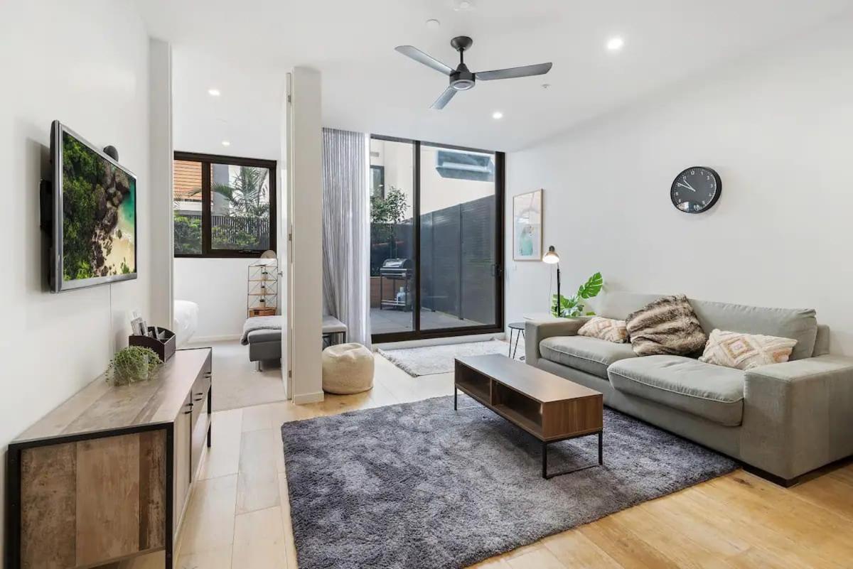 Stylish One Bd Hideaway In Essendon