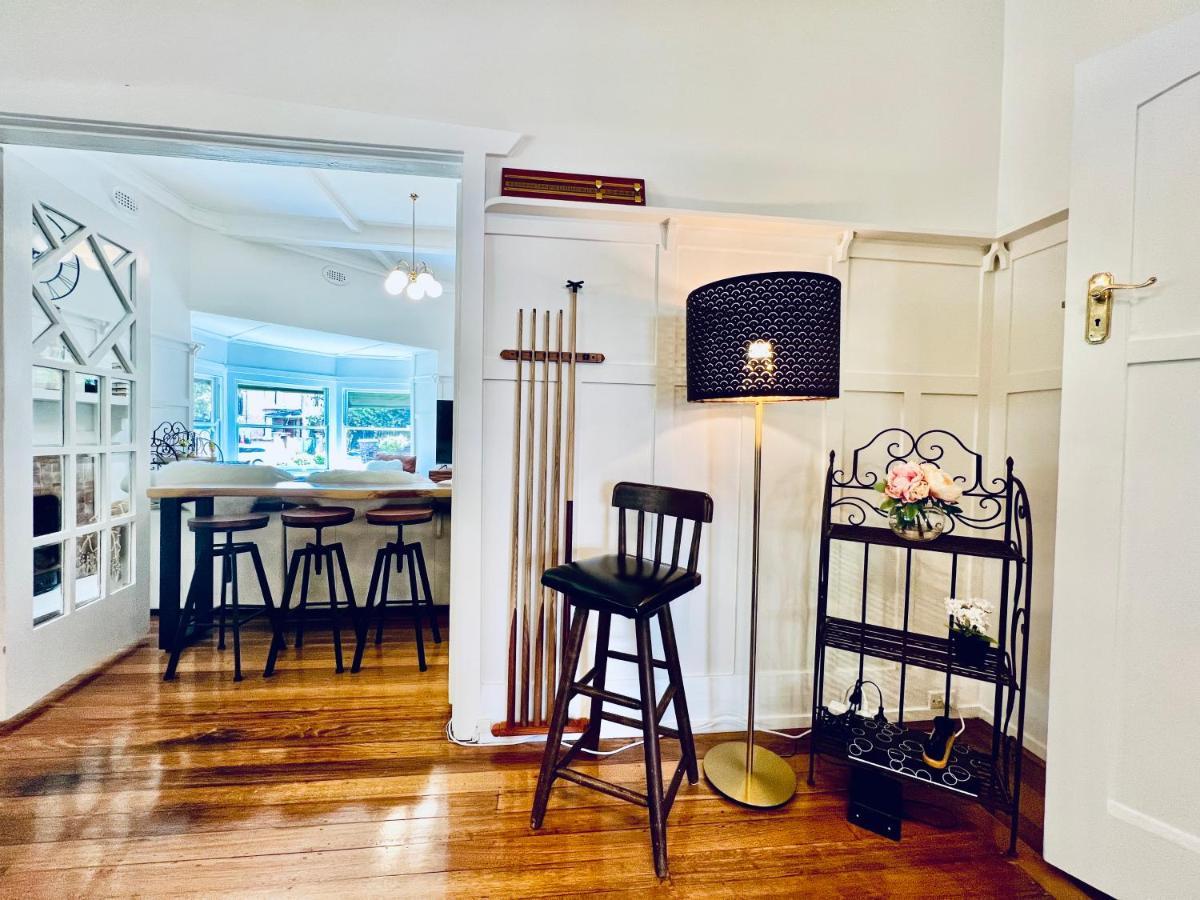 Charming King Beds Period With Amazing Rumpus And Outdoor Chimnea In Inner East *