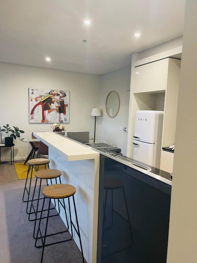 Beautiful Bay Views Huge 3-bedroom Office, Pool, Gym, 2 Car Spaces And So Much Apartment *