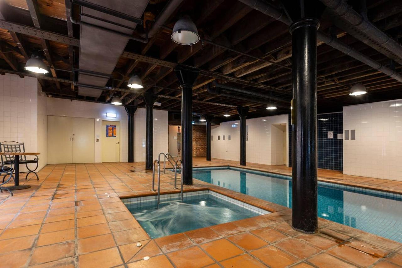 Ultra-chic Floor New York Style Loft