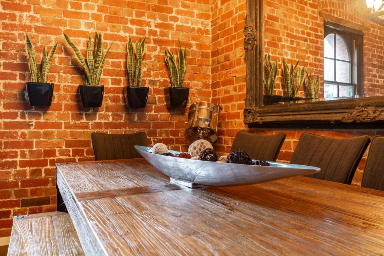 Ultra-chic Floor New York Style Loft Apartment *