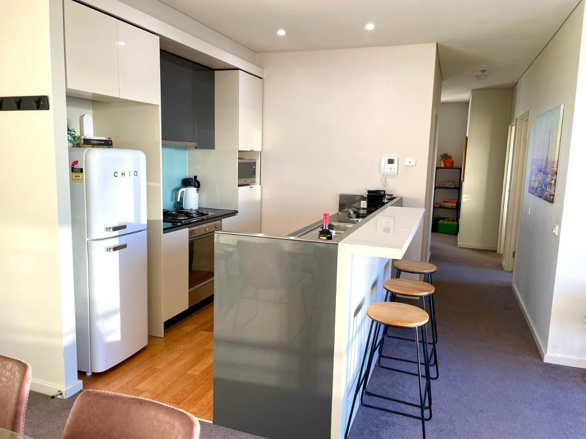 Beautiful Bay Views Huge 3-bedroom Office, Pool, Gym, 2 Car Spaces And So Much Apartment *